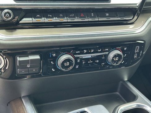 Used 2022 Chevrolet Silverado 1500 High Country w/ High Country Premium Package AWD/4WD image 28