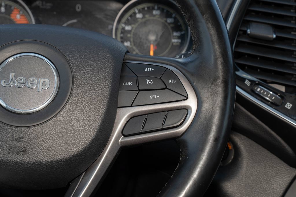 Used 2019 Jeep Cherokee Limited AWD/4WD image 28