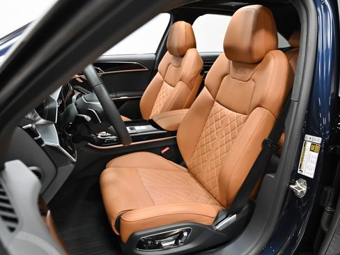 Used 2022 Audi S8 image 6