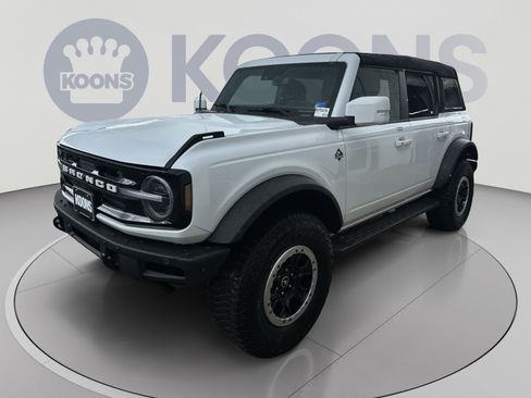 Used 2023 Ford Bronco Outer Banks w/ Sasquatch Package AWD/4WD image 1