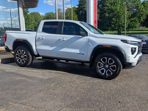 Used 2023 GMC Canyon AT4 w/ AT4 Premium Package AWD/4WD image 8