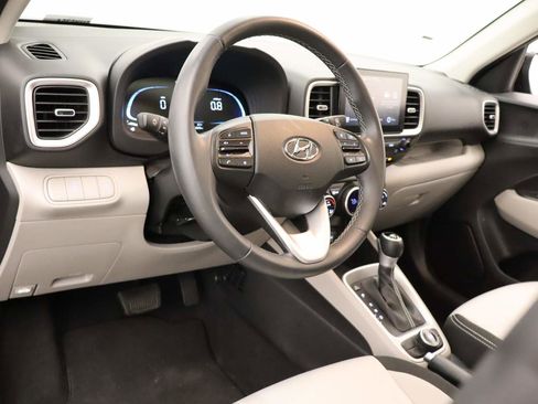 Used 2025 Hyundai Venue SEL image 14