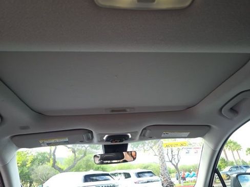 Used 2022 Toyota Corolla Cross XLE w/ Convenience Package image 16