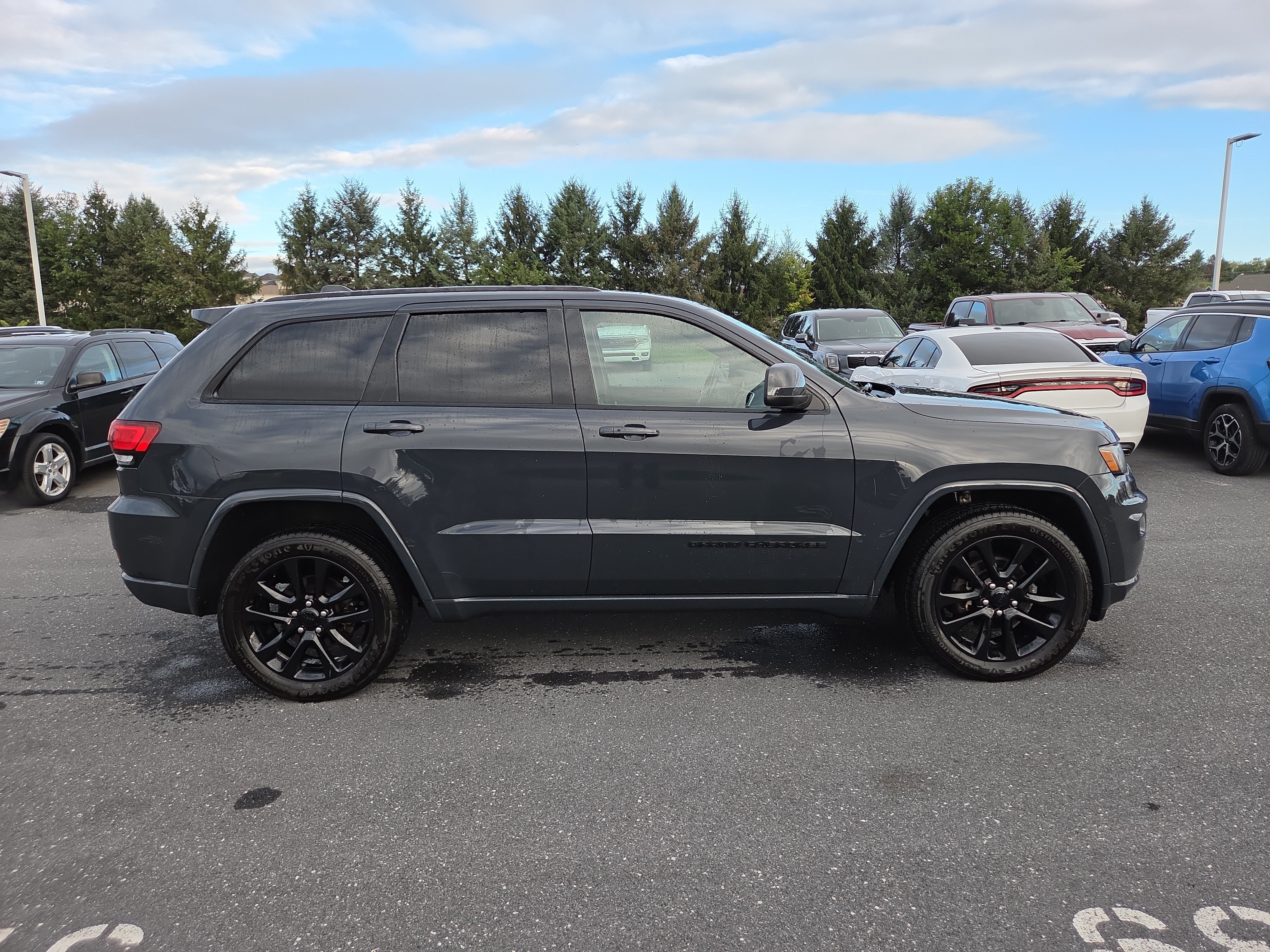 Used 2018 Jeep Grand Cherokee Altitude AWD/4WD image 15