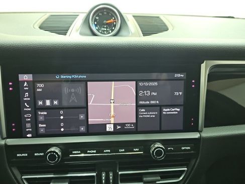 Used 2021 Porsche Macan image 11