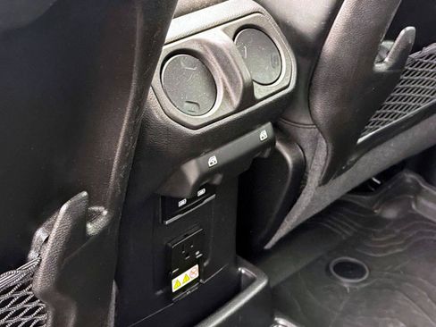 Used 2024 Jeep Wrangler Unlimited Rubicon AWD/4WD image 13
