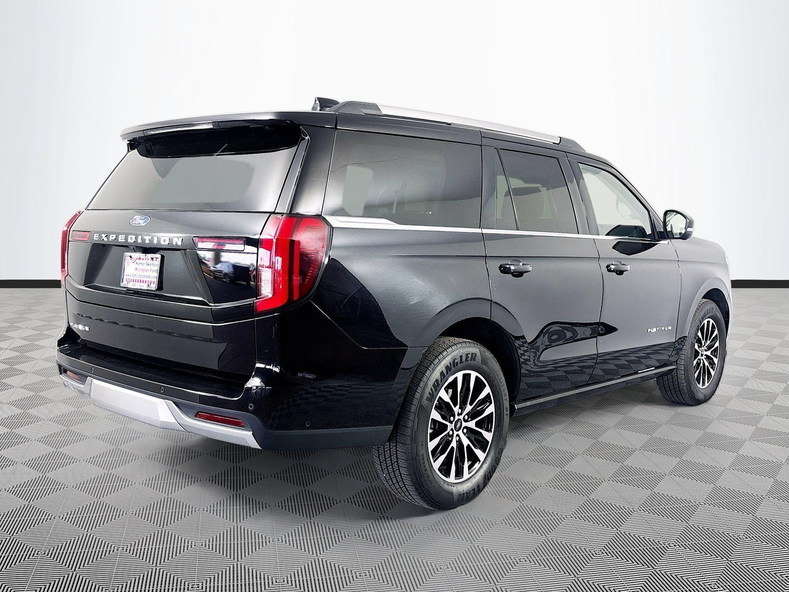 Used 2025 Ford Expedition Platinum AWD/4WD image 7
