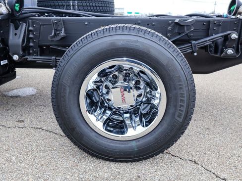 New 2026 GMC Sierra 3500 SLE image 30