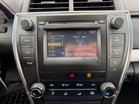 Used 2017 Toyota Camry SE image 17