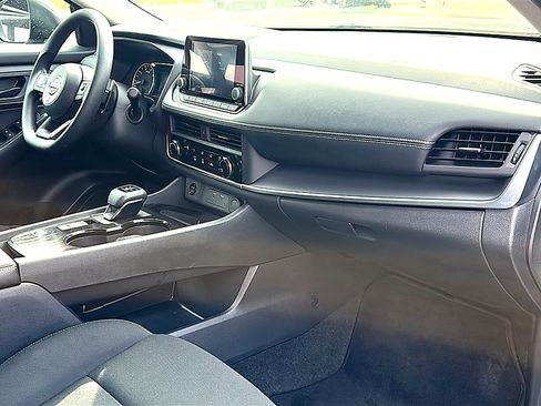 Used 2024 Nissan Rogue S image 22