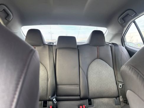Used 2018 Toyota Camry LE FWD image 19
