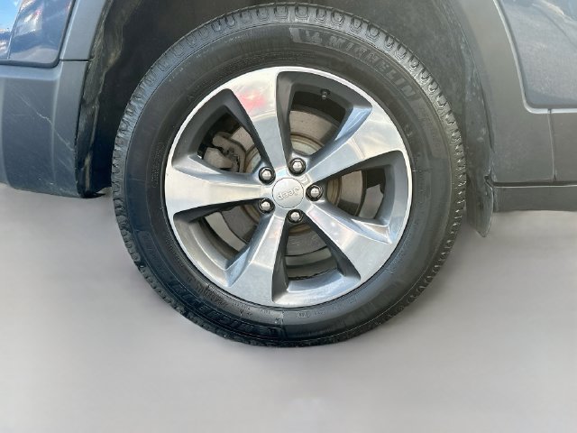 Used 2020 Jeep Cherokee Limited AWD/4WD image 34