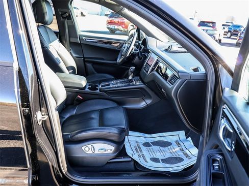 Used 2018 Porsche Macan image 14