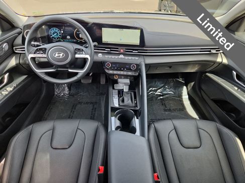 Used 2025 Hyundai Elantra Limited FWD image 14