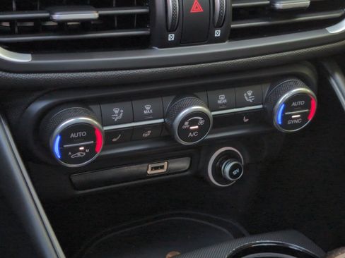 Used 2023 Alfa Romeo Giulia Veloce image 19