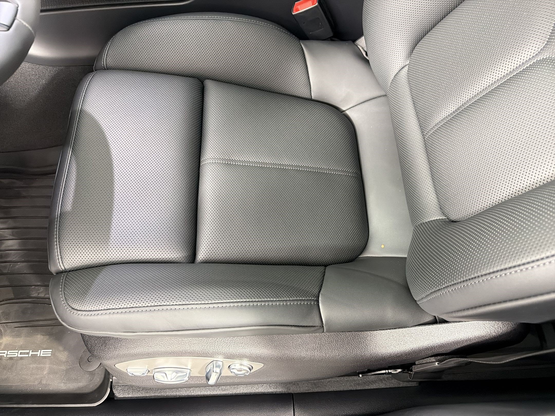 Used 2026 Porsche Macan AWD/4WD image 14