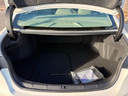 Used 2018 Toyota Avalon XLE Premium image 25