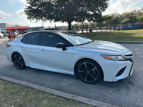 Used 2020 Toyota Camry XSE image 7