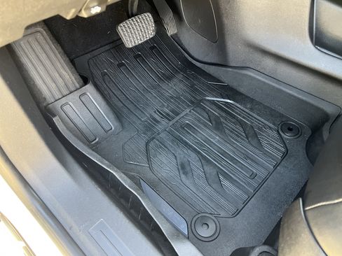 Used 2022 GMC Terrain SLT w/ Elevation Edition image 15