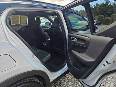 Used 2020 Volvo XC40 T5 R-Design w/ Protection Package image 12