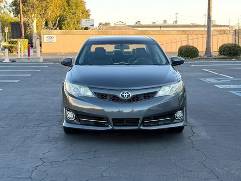 Used 2012 Toyota Camry SE w/ Leather Pkg FWD image 9
