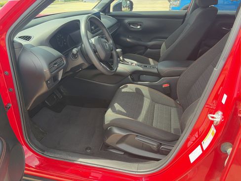 Used 2024 Honda HR-V Sport image 11