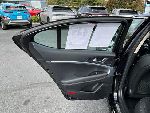 Used 2025 Genesis G70 2.5T image 42