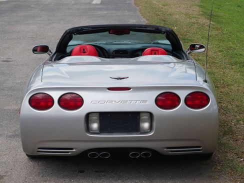 Used 2004 Chevrolet Corvette Convertible w/ Preferred Equipment Group RWD image 37