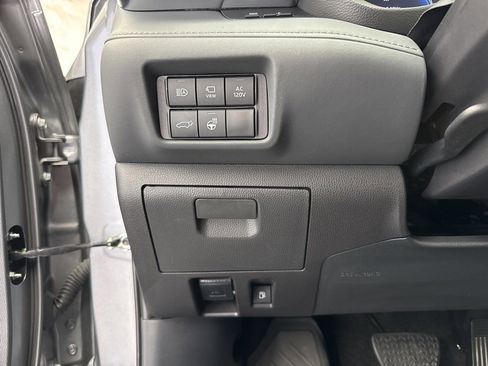 Certified 2025 Toyota Highlander Limited image 37