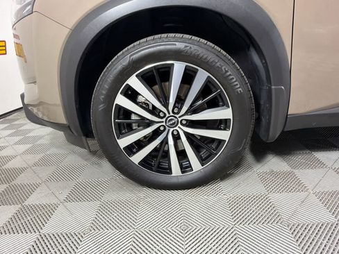 Certified 2024 Nissan Pathfinder Platinum FWD image 10