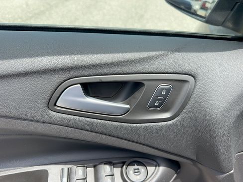 Used 2018 Ford Escape SE w/ SE Sync 3 Package FWD image 9