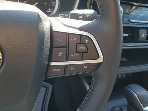 Used 2026 Toyota Highlander XLE image 24