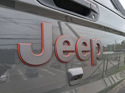 Used 2021 Jeep Gladiator Mojave AWD/4WD image 29