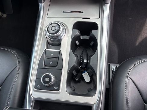 Used 2023 Ford Explorer XLT w/ Equipment Group 202A AWD/4WD image 10