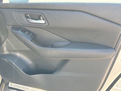 Used 2025 Nissan Rogue SV FWD image 14