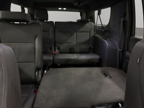 Used 2025 Chevrolet Suburban Z71 image 15