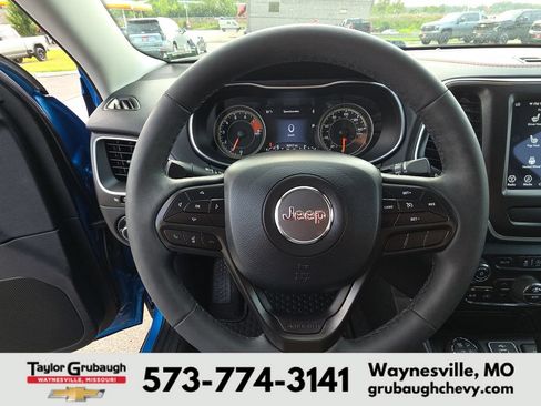Used 2022 Jeep Cherokee Trailhawk w/ Trailer Tow Group AWD/4WD image 17