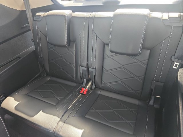 Used 2024 Volkswagen Atlas SE w/ Panoramic Sunroof Package FWD image 8