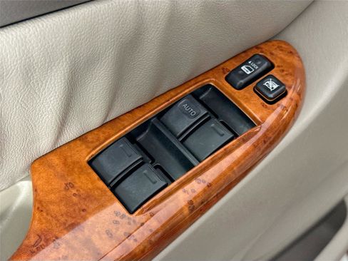 Used 2008 Toyota Sienna XLE image 27