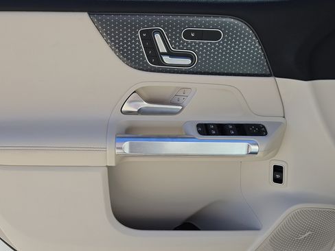 Certified 2025 Mercedes-Benz GLB 250 image 23