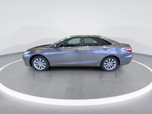 Used 2017 Toyota Camry XLE w/ Moonroof Package image 5