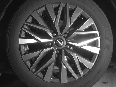 Used 2025 Nissan Altima 2.5 SV FWD image 14