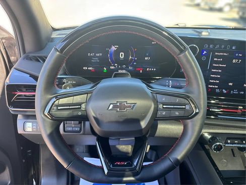 Certified 2025 Chevrolet Silverado EV RST AWD/4WD image 19