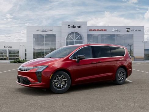 New 2027 Chrysler Pacifica Limited FWD image 2