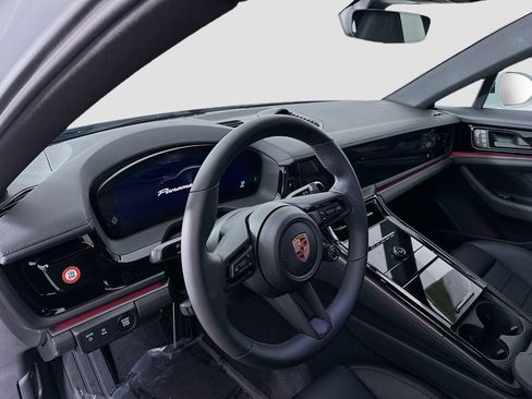 Certified 2025 Porsche Panamera 4S AWD/4WD image 4