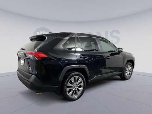 Used 2021 Toyota RAV4 XLE Premium AWD/4WD image 11