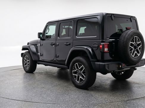 Used 2025 Jeep Wrangler Unlimited Sahara AWD/4WD image 6