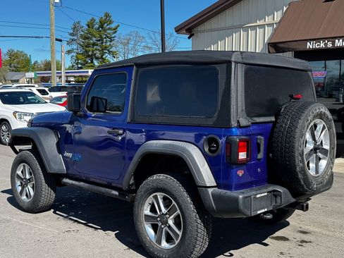 Used 2018 Jeep Wrangler Sport AWD/4WD image 4