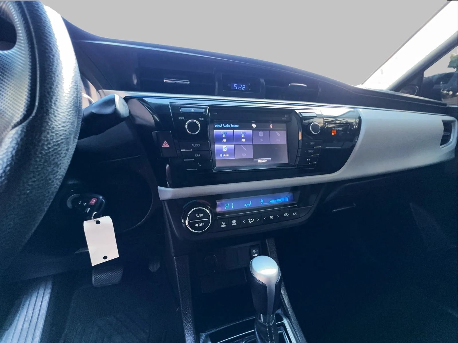 Used 2015 Toyota Corolla LE FWD image 19