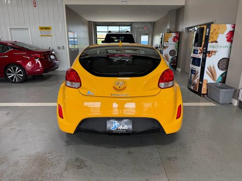Used 2015 Hyundai Veloster FWD image 6